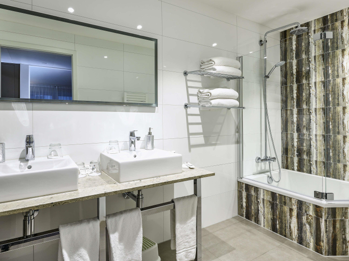 Bathroom 5, Mercure Bale Mulhouse Aeroport, Haut-Rhin