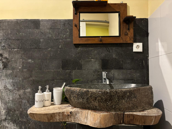 Bathroom 3, Teluk Biru Homestay, Banyuwangi