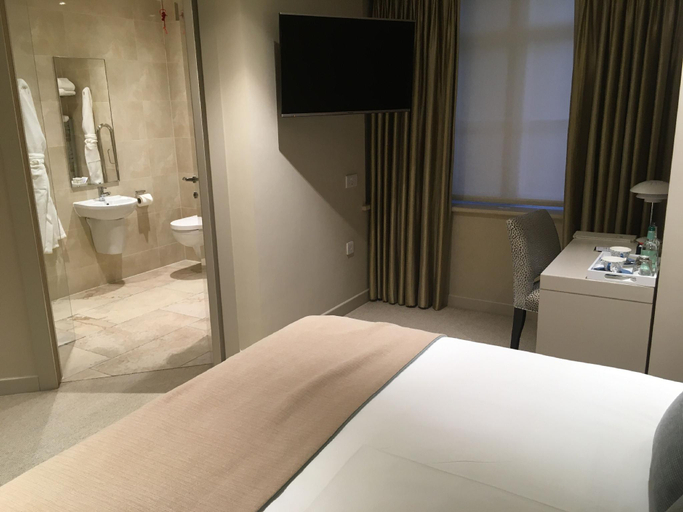 Bedroom 2, Cae Court Hotel, Bridgend