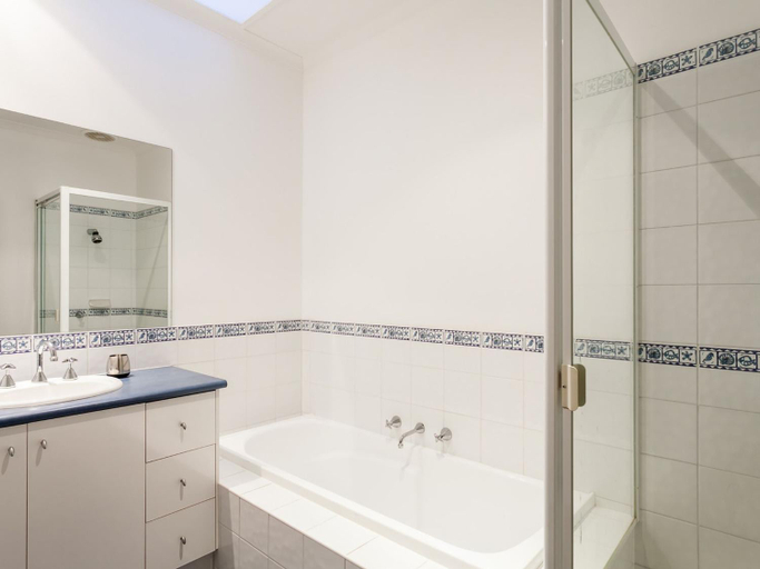 Others 5, Esplanade Frontage 219a Sea Views Steps to the beach, Surf Coast - East