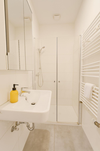 Bathroom 4, Hotel Messeschlaf, Düsseldorf