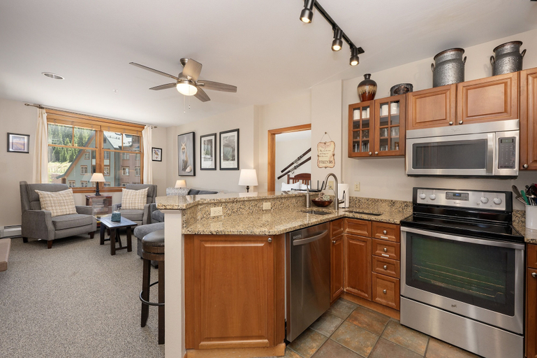 Private kitchen 3, Value Unit 1422 - 2br - Zephyr Mountain Lodge 2 Bedroom Condo, Grand