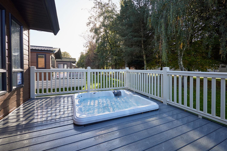 Others 3, Lucky Lodge with Hot Tub, East Riding of Yorkshire
