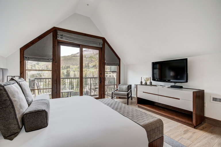Room 2, Vail Village Private 4 BR Residence w Full Kitchen by RedAwning, Eagle