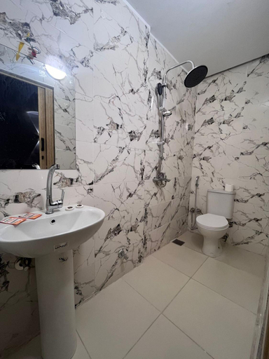 Bathroom 4, Cairo Casa Hostel, 'Abdin