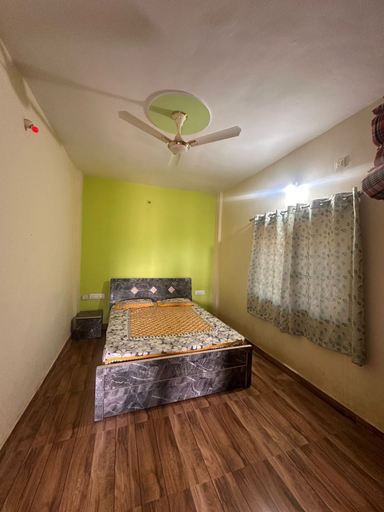 Room 2, Hotel Sarnobat Eagle Nest, Pune