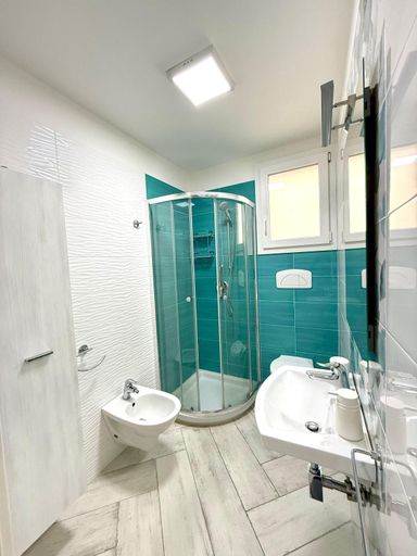 Bathroom 3, Cento Passi dal Mare, Taranto