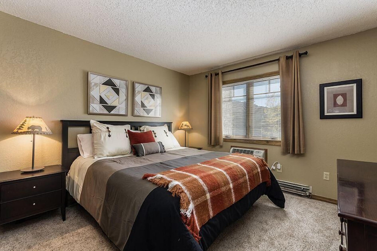 Room 2, Phoenix 118A - 3 Br Condo, Routt