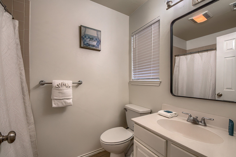 Bathroom 2, Ww D101 2 Bedroom Condo, Comal