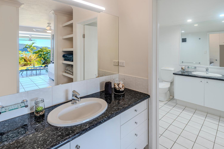 Bathroom 3, Lagoon Beachfront Lodge 005 on Hamilton Island by HamoRent, Whitsunday