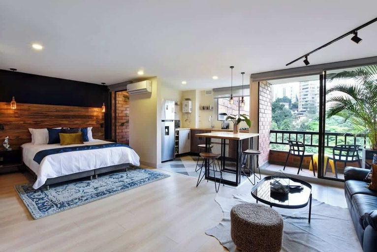 Room 4, Ayamonte 404, Medellín