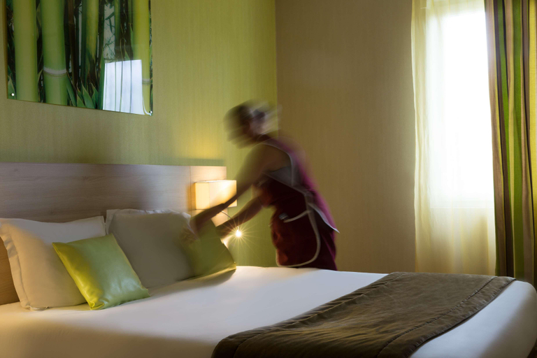 Bedroom 3, The Originals City, Hôtel des Lys, Dreux, Eure-et-Loir