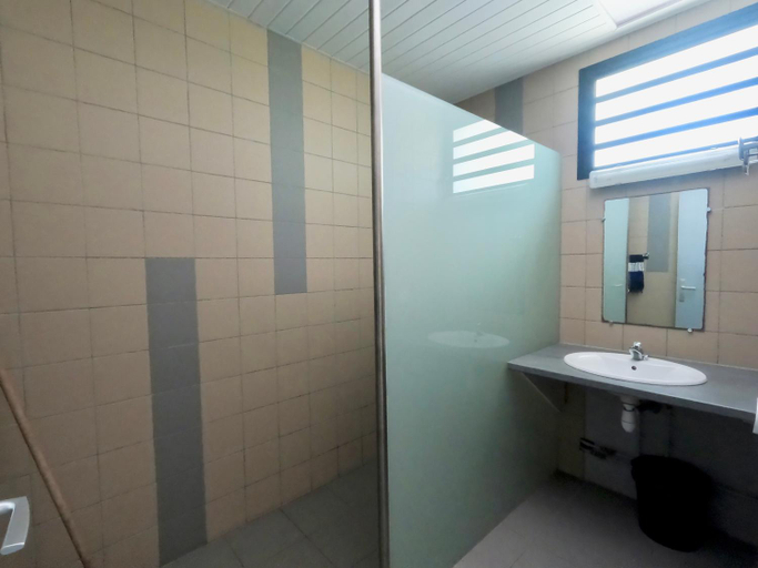 Bathroom 2, Auberge de Poe, Bourail