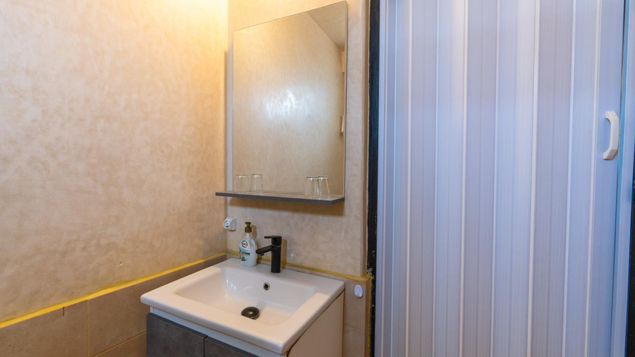 Bathroom 3, Riad Ghazal, Essaouira