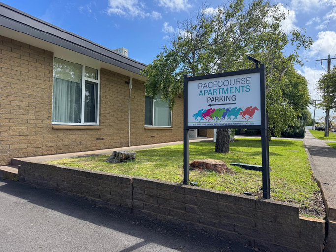 Exterior & Views 2, Botanic Racecourse Apartments, Warrnambool