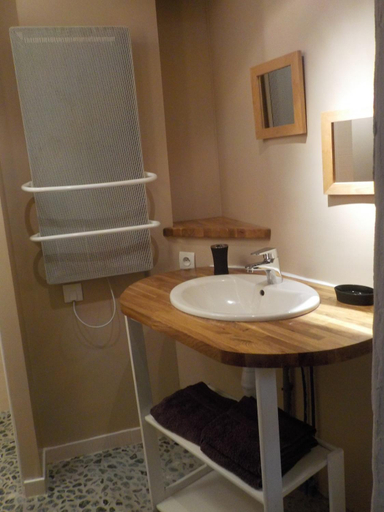 Bathroom, Moulin de la Diversiere, gites avec piscine en pleine nature, Sarthe