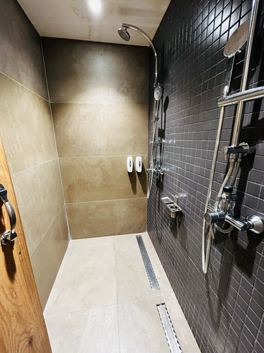 Bathroom 4, Ibiza Hotel, Ahmadabad