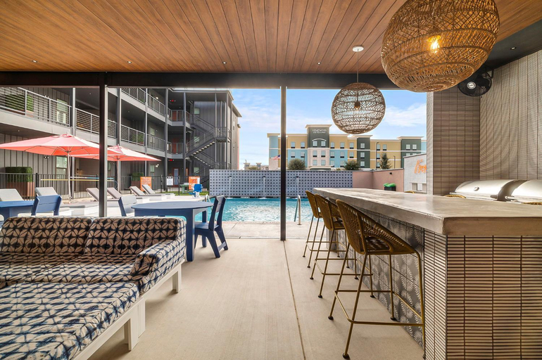 Food & Drinks, The Mercer, Comal