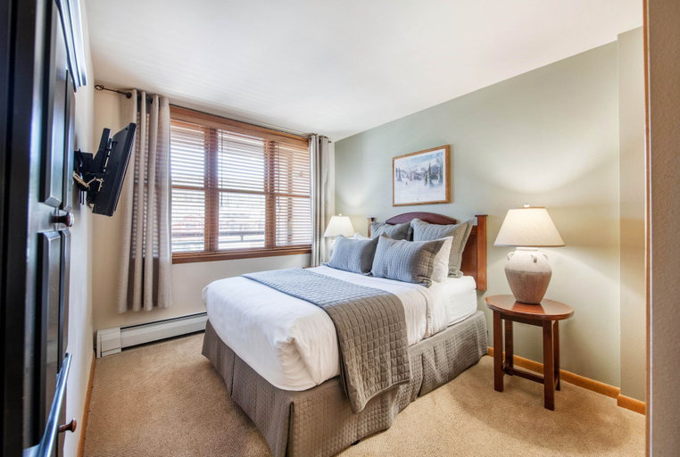 Room 5, Zephyr Mountain Lodge, Condo , Ski-In/Ski-Out w/ Fireplace (Select-Rated Condo 1602), Grand