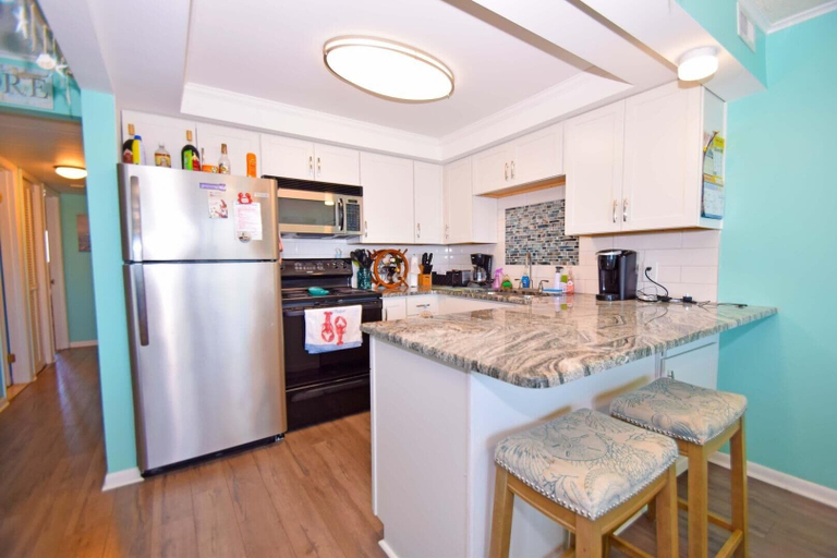 Private kitchen, Thunder Island 81b 2 Bedroom Condo by RedAwning, Worcester