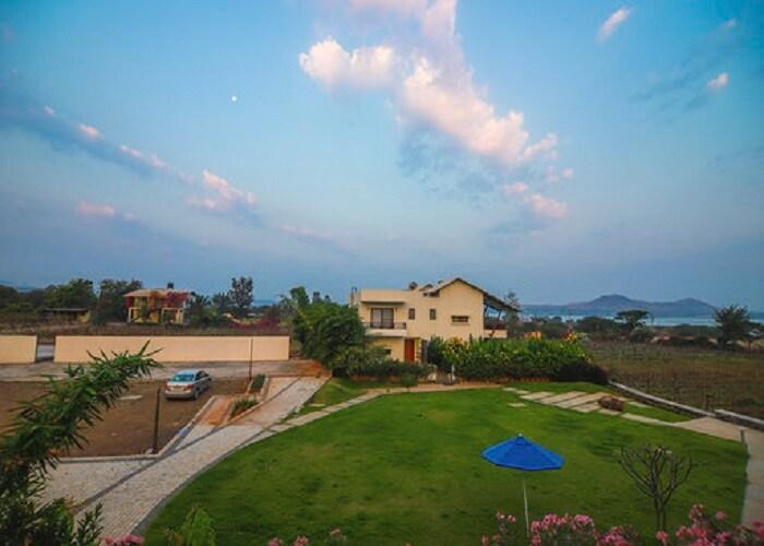 Exterior & Views