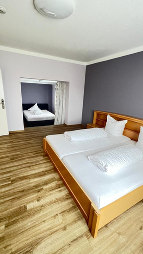 Bedroom 3, Hotel am Kirschberg, Gießen