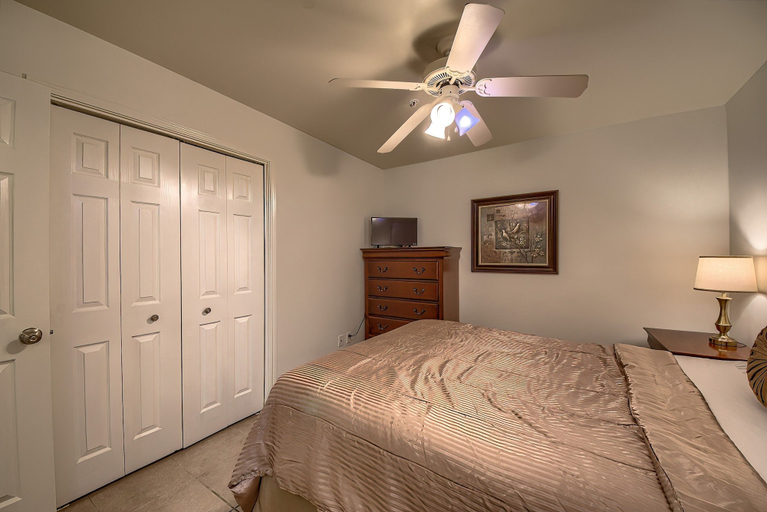 Room 5, Ww D101 2 Bedroom Condo, Comal
