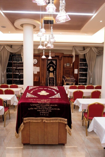 Chapel 4, Aristocrat Hotel
