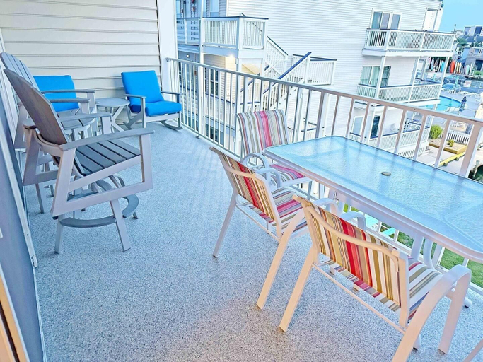 Outdoor dining 5, Thunder Island 147d 2 Bedroom Condo by RedAwning, Worcester