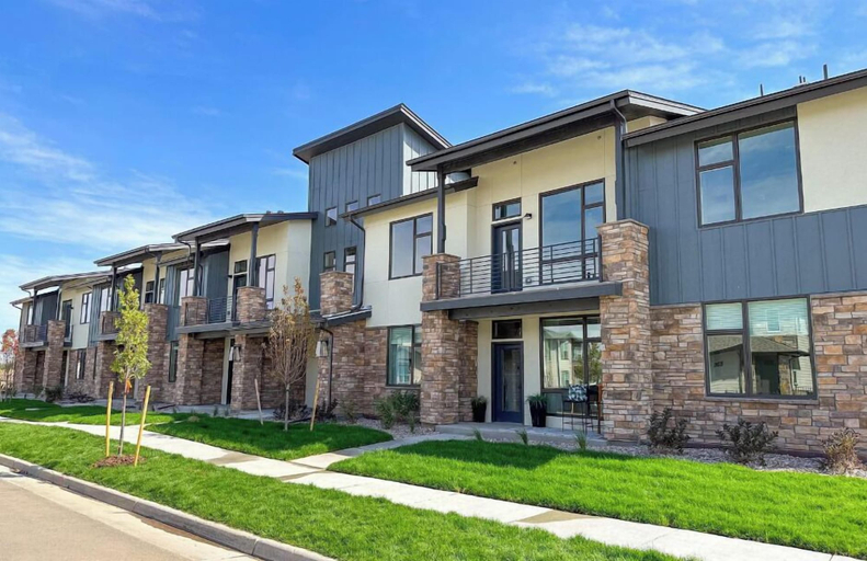 Exterior, The Landmark 2 King Beds, Garage & Fireplace, Larimer