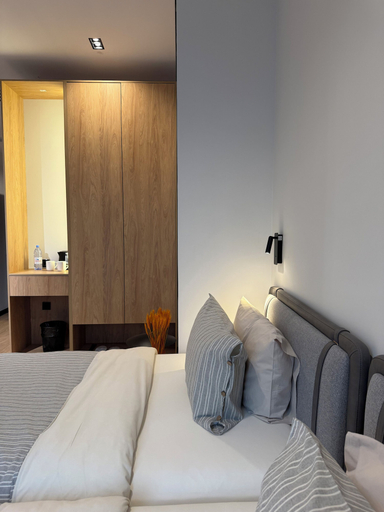 Room 3, Grand Hotel Mosh Mosh, Almaty