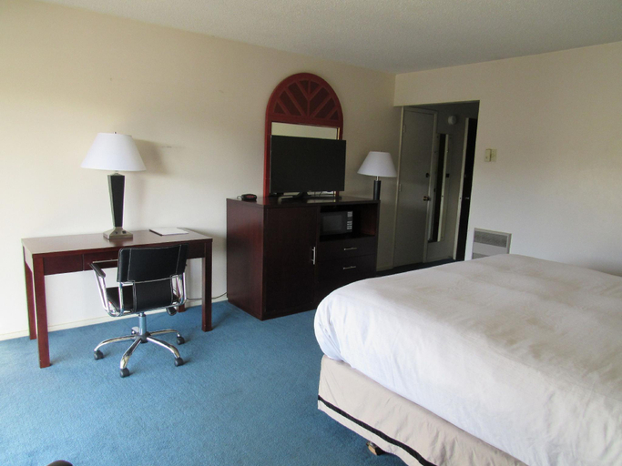 Bedroom 2, Pullman Garden Inn, Whitman