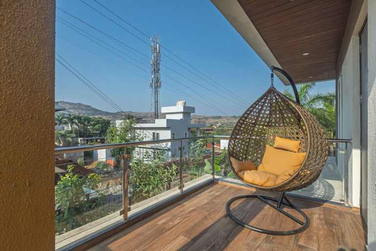 Balcony 2, Retro Visawa, Pune
