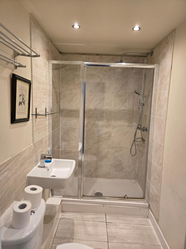 Bathroom 3, Braveheart Guest House, Edinburgh