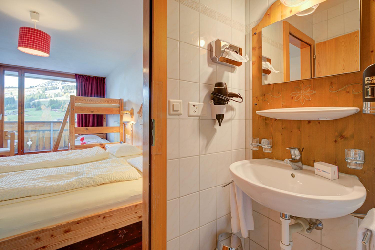 Bathroom 3, Hotel le Relais Alpin, Aigle