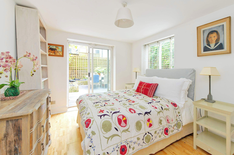 Primary image, Lovely 2 bed Flat With Garden in Queen's Park, London