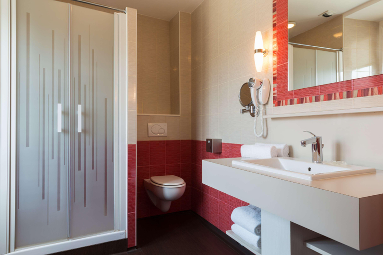 Bathroom 4, Domaine Le Martinet, The Originals Relais, Vendée