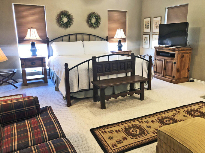 Bedroom, Inn at Indian Creek, Washington