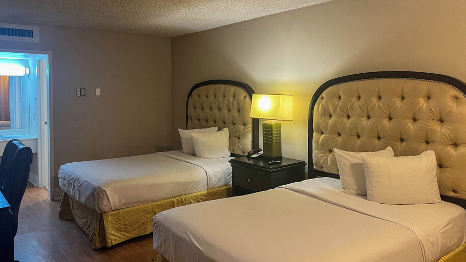 Room 3, MOTEL 6 Victorville Green Tree Blvd, San Bernardino