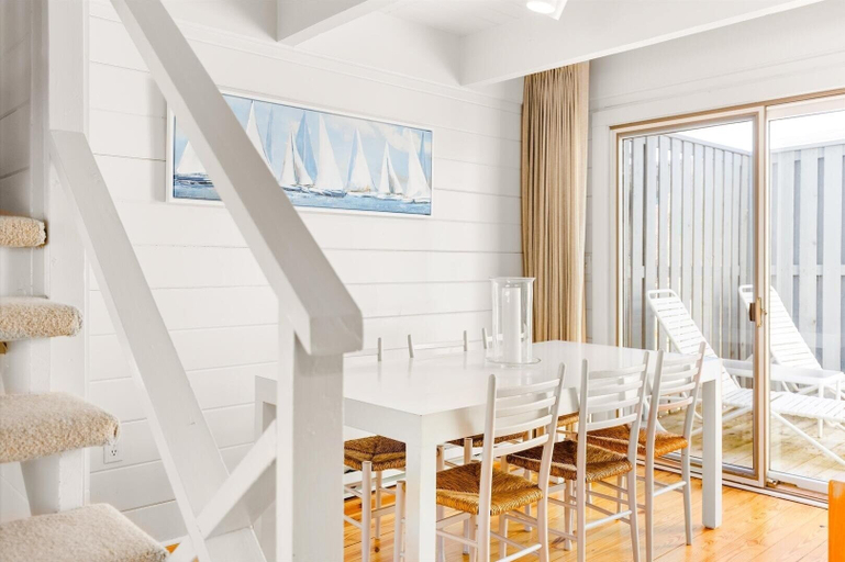 Dining 4, Beach Place 14 2 Bedroom Townhouse, Worcester