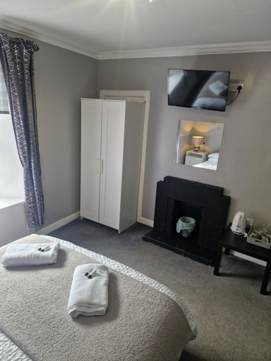 Bedroom 2, cellardyke en-suite rooms, Fife