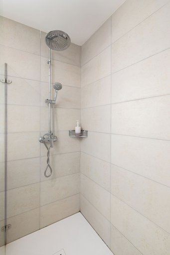 Bathroom 4, Large Home with Private Garden