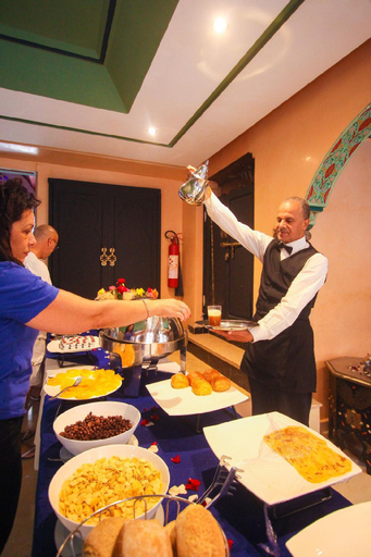 Food & Drinks