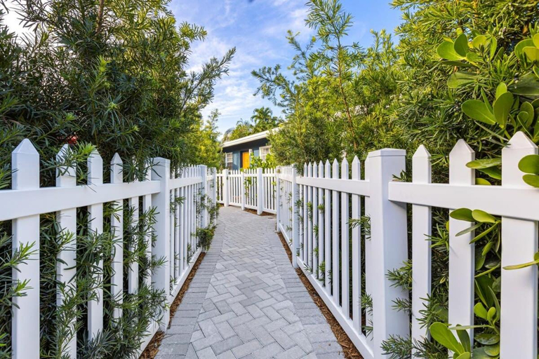 1, Beautiful 2 BR Apartment - Bright and Spacious, Broward