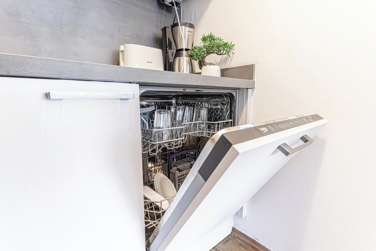 Private kitchen 5, Stylish Modern 1BR 1LR Apartment Vienna, Wien