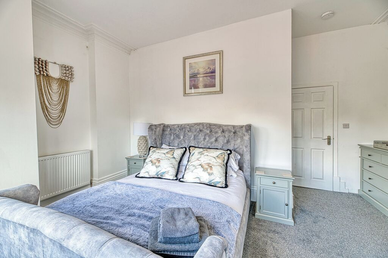 Room 2, Three Bed Apartment by Guestz, Lancashire
