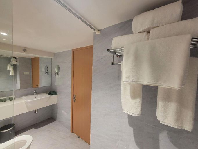 Bathroom 5, Zizaiju Serviced Apartment, Shanghai