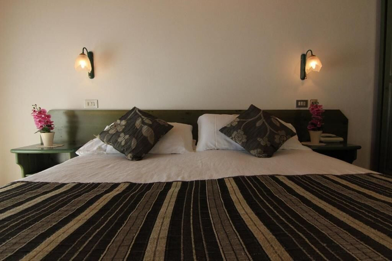Bedroom 3, Albergo Ristorante Cacciatori, Belluno