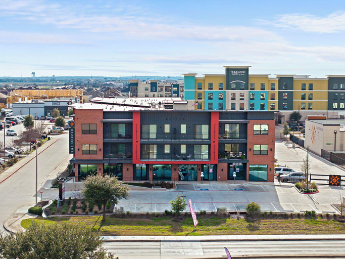 Exterior & Views