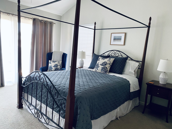 Room 5, De Comal Cw C101 2 Bedroom Condo by RedAwning, Comal